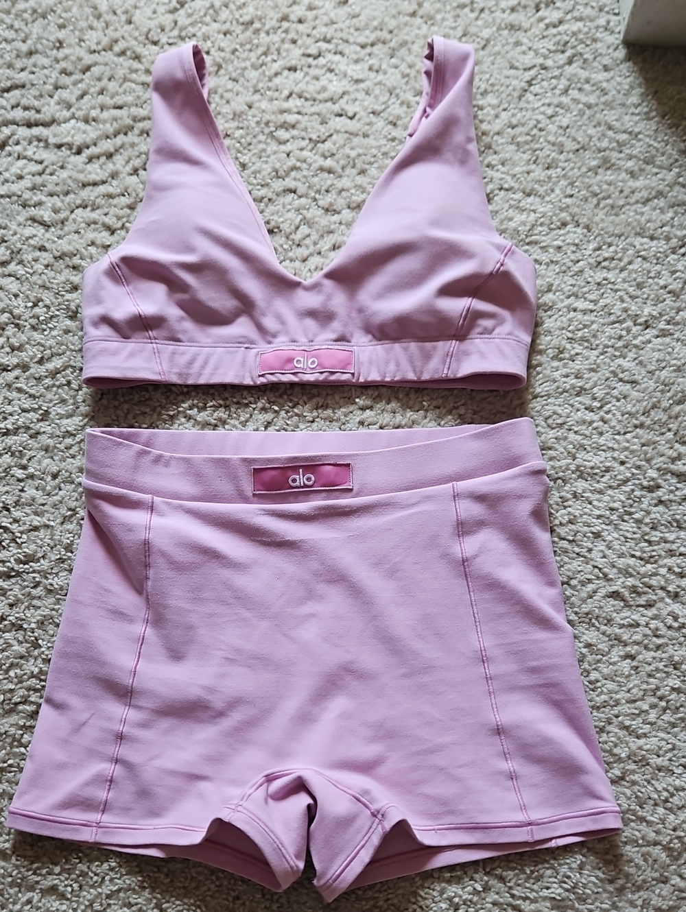 ALO Yoga Sensery Set Candy Heart Pink